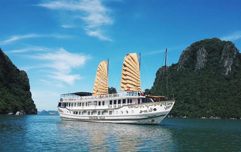 Indochina Sails Halong Bay: Expert Reviews + Itinerary