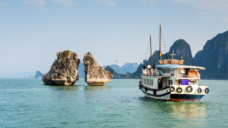 Trong Mai (Ga Choi) Islet: A Guide to The "Fighting Cocks" Islet